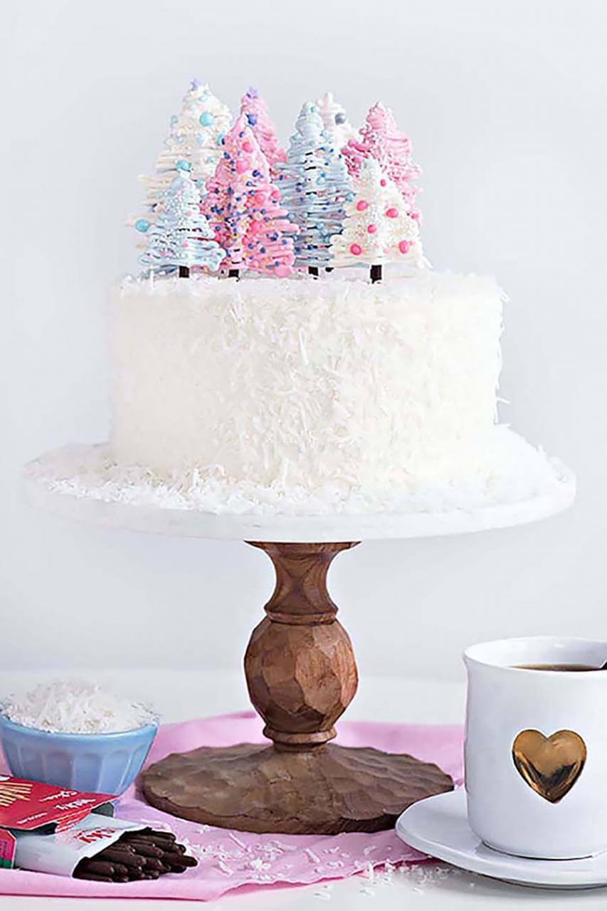 5 Ways to Decorate Your Holiday Cakes